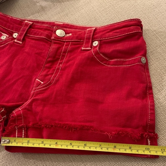 True Religion Jennie Curvy Mid Rise  Red Denim Women Shorts Size 27 - Picture 6 of 11